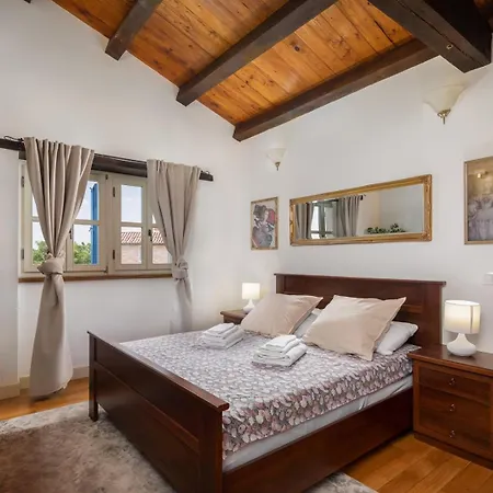Hotell Farfalla Tinjan