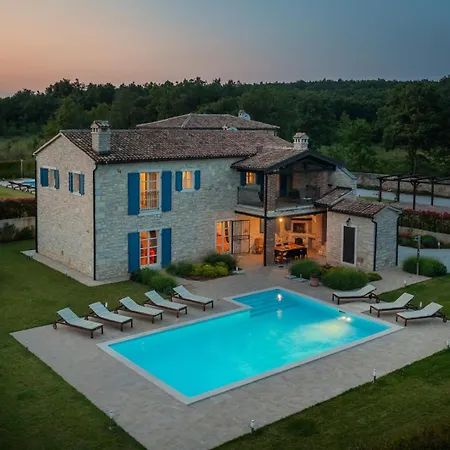 Farfalla 4* Tinjan